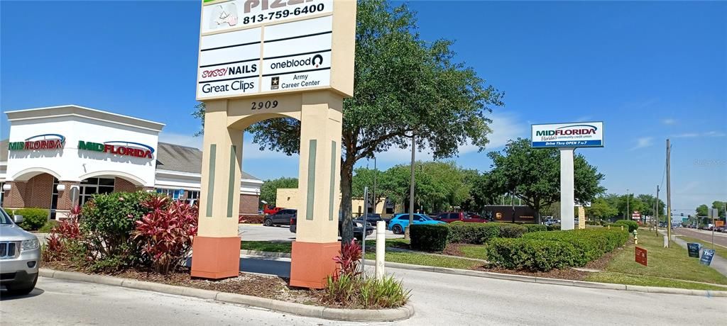 На продажу: $699,900 (1.01 acres)