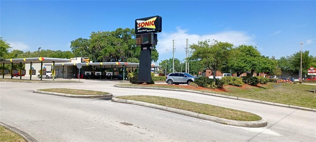 На продажу: $699,900 (1.01 acres)