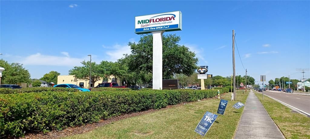 На продажу: $699,900 (1.01 acres)