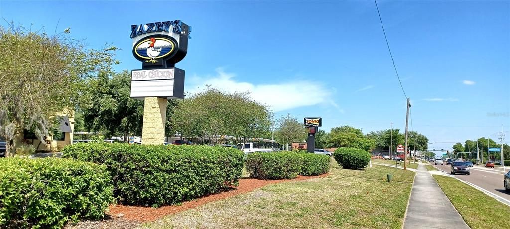 На продажу: $699,900 (1.01 acres)