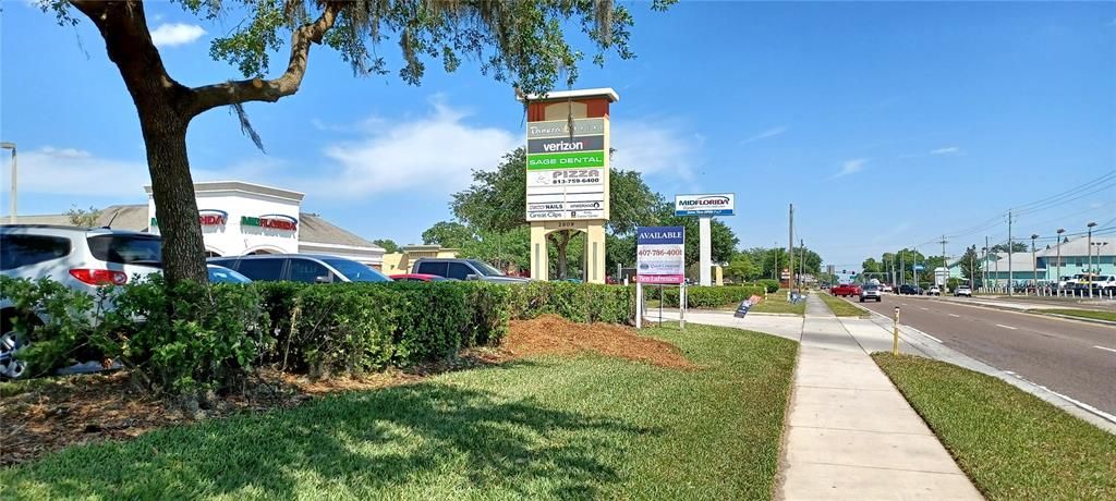 На продажу: $699,900 (1.01 acres)