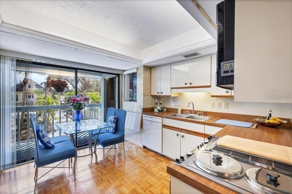 На продажу: $1,495,000 (4 спален, 3 ванн, 2165 Квадратных фут)