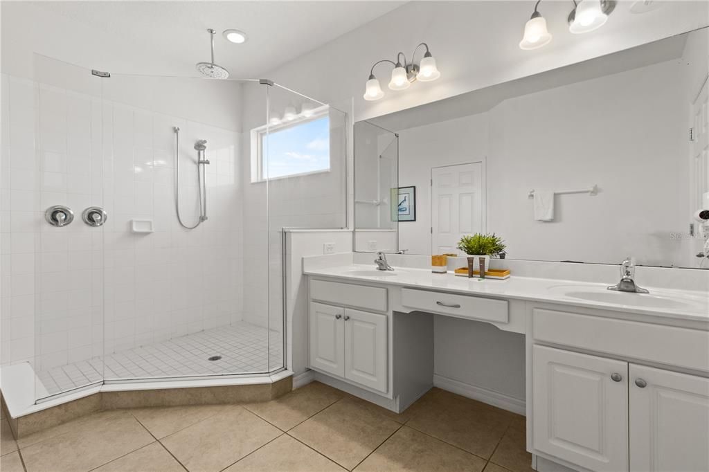 For Sale: $665,000 (7 beds, 7 baths, 3565 Square Feet)