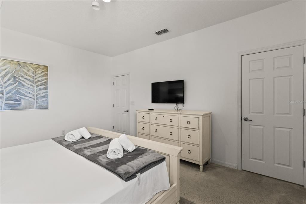 For Sale: $665,000 (7 beds, 7 baths, 3565 Square Feet)