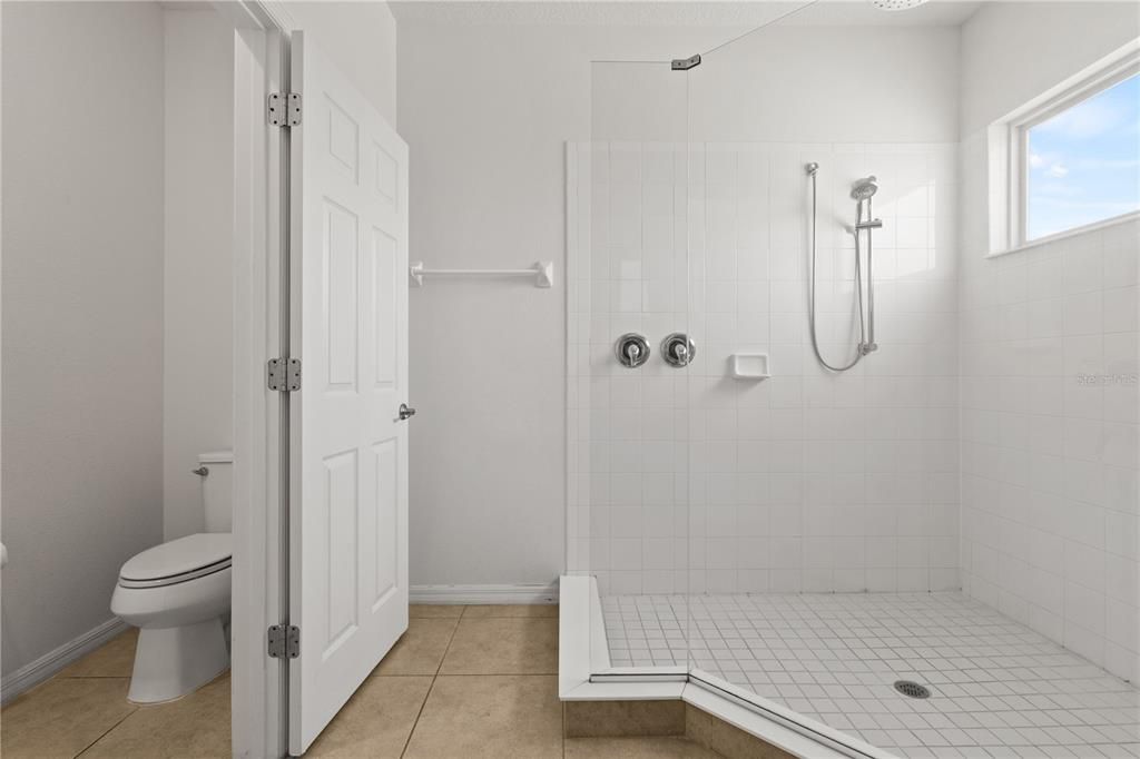 For Sale: $665,000 (7 beds, 7 baths, 3565 Square Feet)