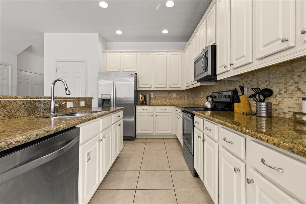 For Sale: $665,000 (7 beds, 7 baths, 3565 Square Feet)