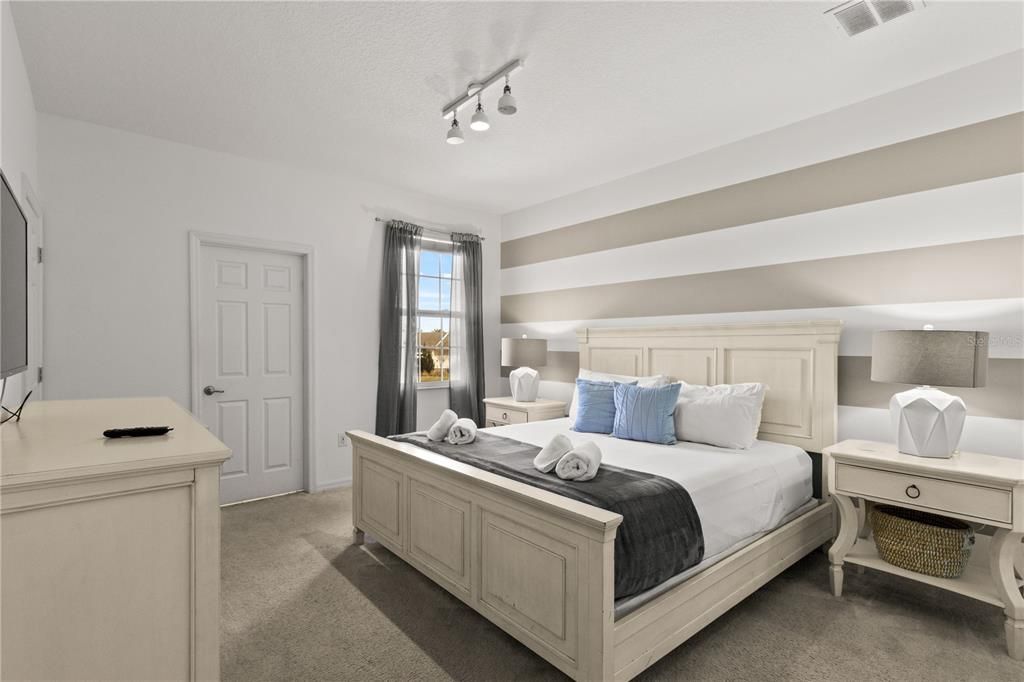 For Sale: $665,000 (7 beds, 7 baths, 3565 Square Feet)