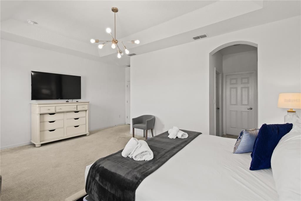 For Sale: $665,000 (7 beds, 7 baths, 3565 Square Feet)