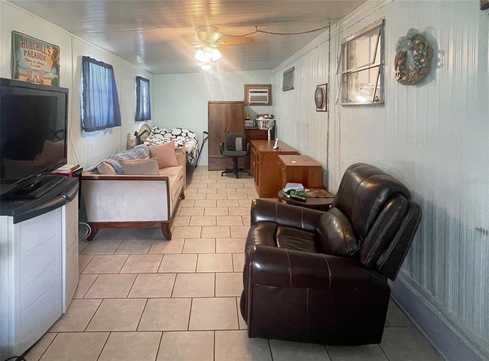 待售: $48,000 (1 贝兹, 1 浴室, 480 平方英尺)