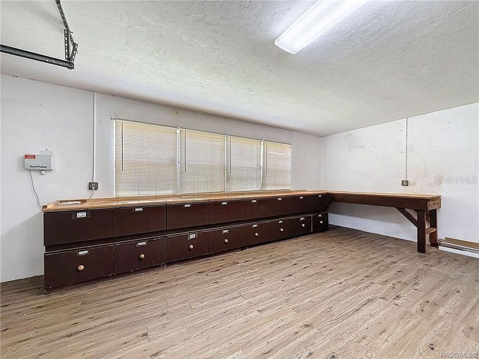 待售: $420,000 (3 贝兹, 2 浴室, 2228 平方英尺)