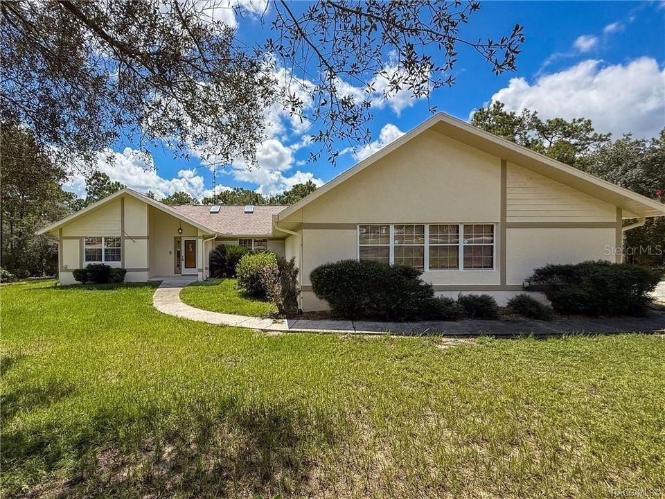 待售: $420,000 (3 贝兹, 2 浴室, 2228 平方英尺)