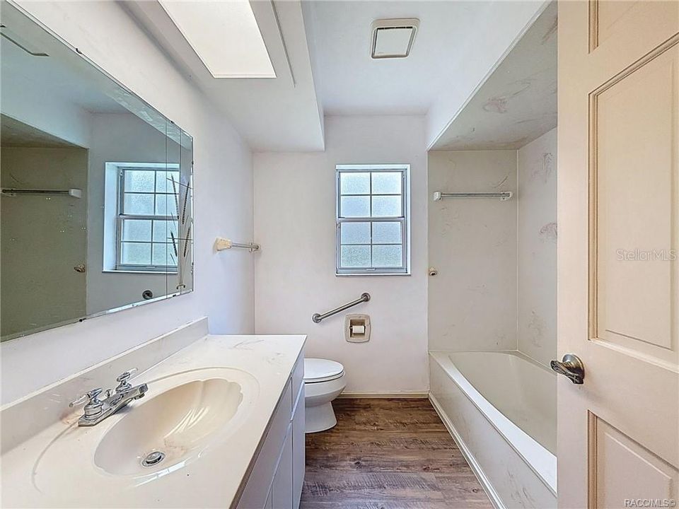 待售: $420,000 (3 贝兹, 2 浴室, 2228 平方英尺)