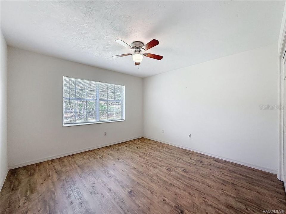 待售: $420,000 (3 贝兹, 2 浴室, 2228 平方英尺)