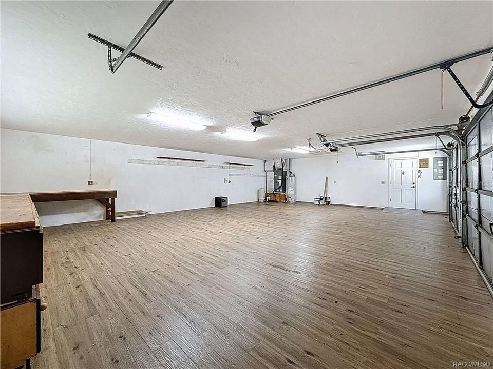 待售: $420,000 (3 贝兹, 2 浴室, 2228 平方英尺)