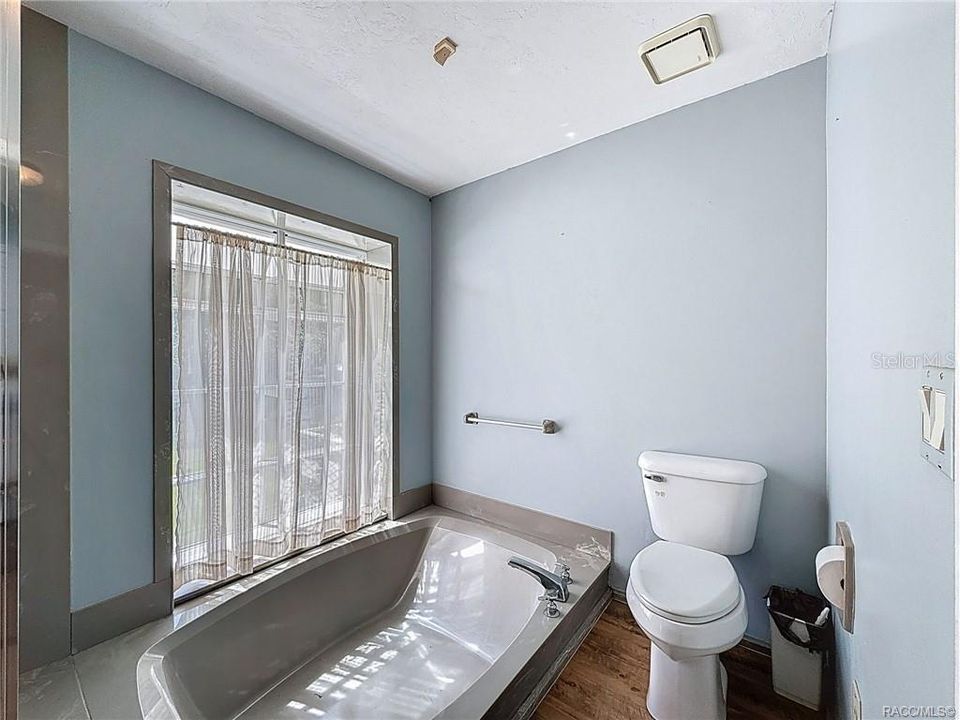 待售: $420,000 (3 贝兹, 2 浴室, 2228 平方英尺)