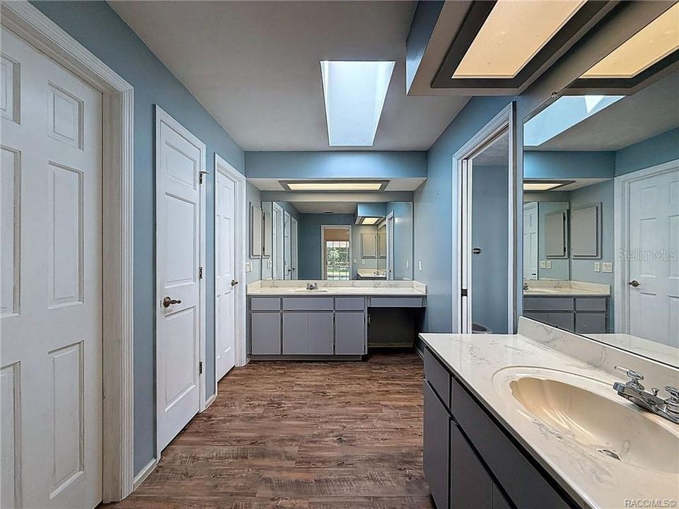 待售: $420,000 (3 贝兹, 2 浴室, 2228 平方英尺)