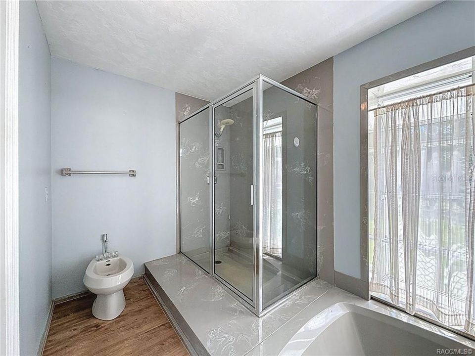 待售: $420,000 (3 贝兹, 2 浴室, 2228 平方英尺)