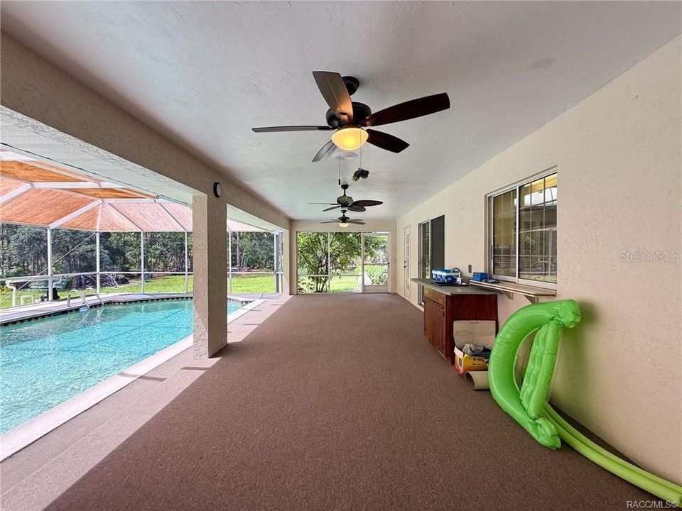 待售: $420,000 (3 贝兹, 2 浴室, 2228 平方英尺)