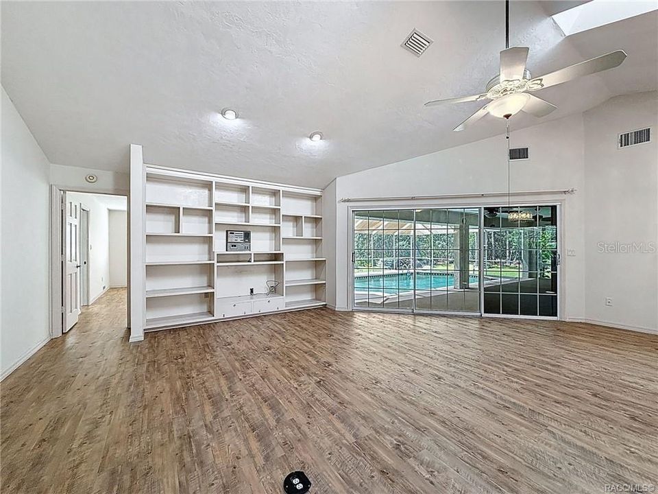 待售: $420,000 (3 贝兹, 2 浴室, 2228 平方英尺)