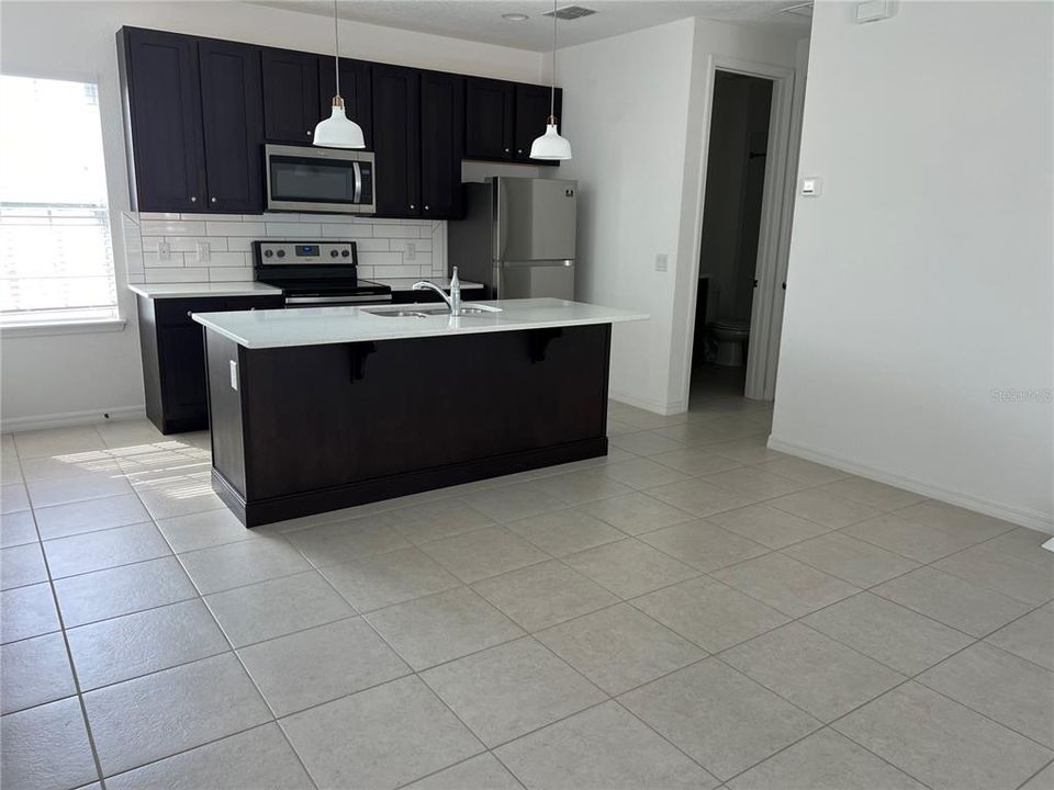 For Rent: $1,600 (1 beds, 1 baths, 650 Square Feet)