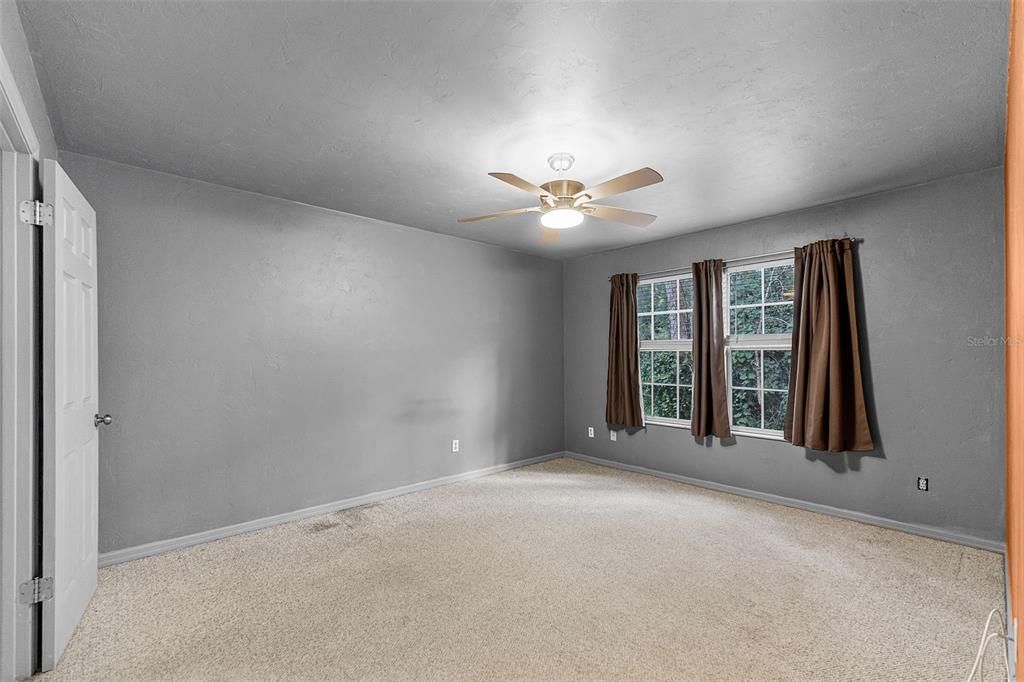 Под контрактом: $158,500 (2 спален, 1 ванн, 1160 Квадратных фут)