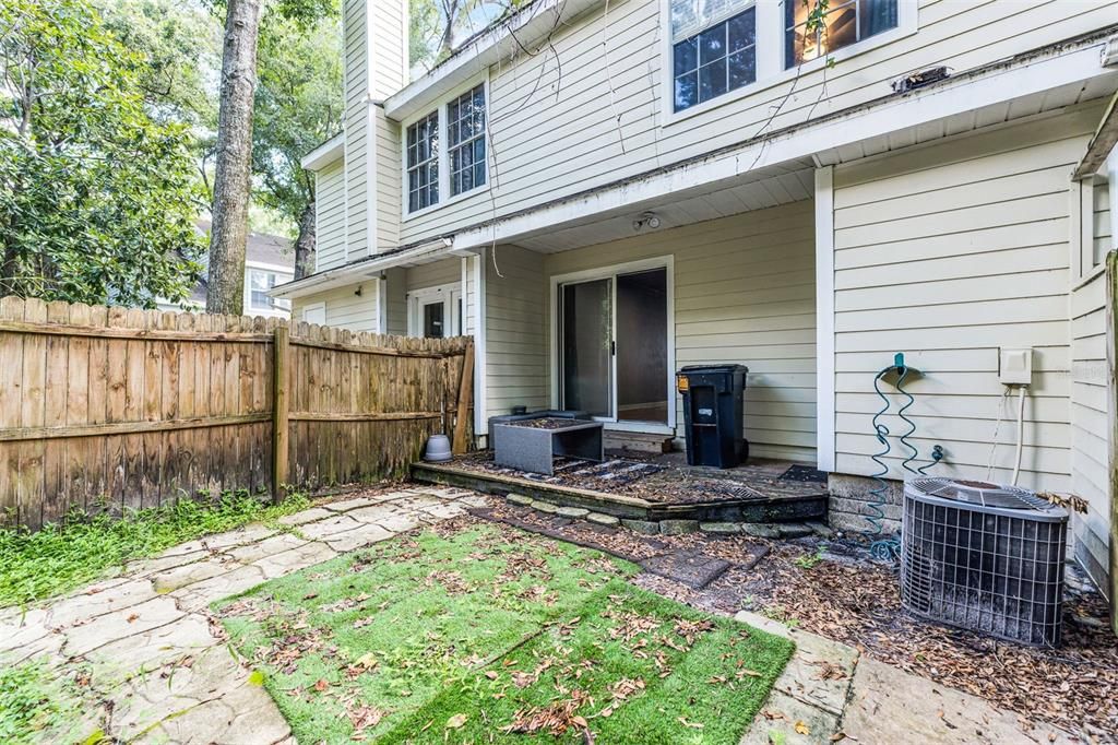 Под контрактом: $158,500 (2 спален, 1 ванн, 1160 Квадратных фут)