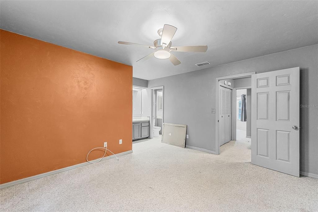 Под контрактом: $158,500 (2 спален, 1 ванн, 1160 Квадратных фут)