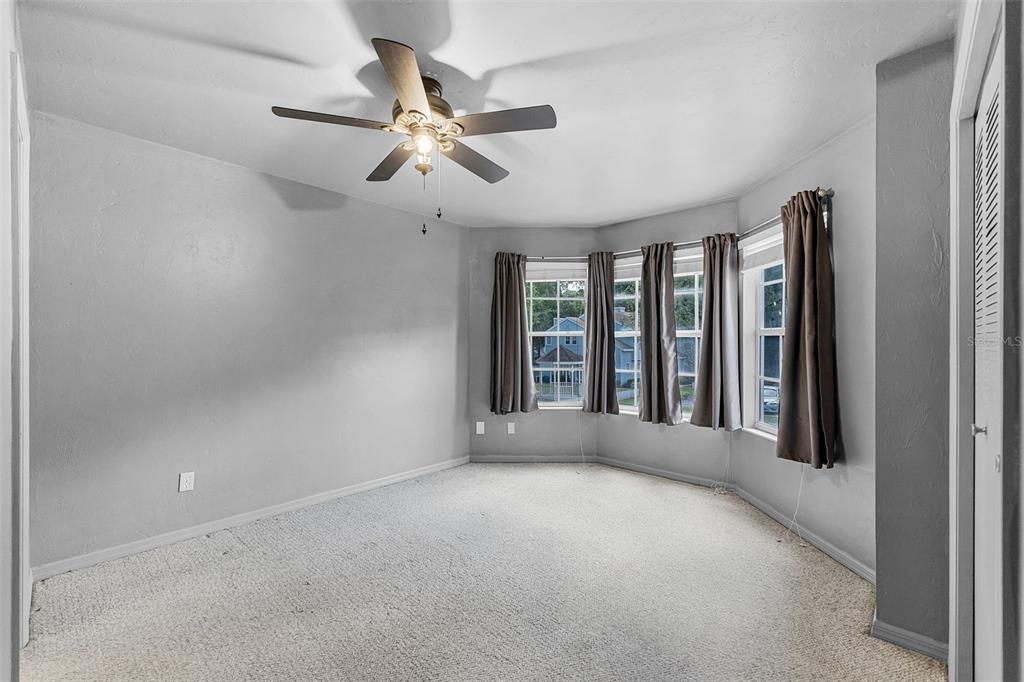 Под контрактом: $158,500 (2 спален, 1 ванн, 1160 Квадратных фут)