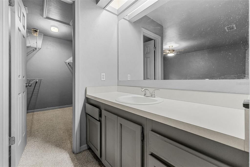 Под контрактом: $158,500 (2 спален, 1 ванн, 1160 Квадратных фут)