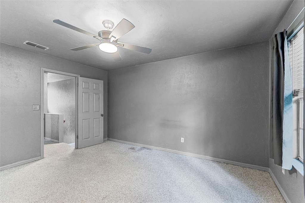 Под контрактом: $158,500 (2 спален, 1 ванн, 1160 Квадратных фут)