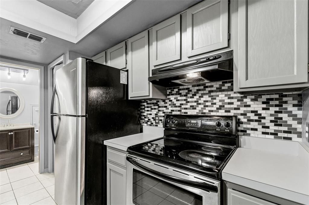 Под контрактом: $158,500 (2 спален, 1 ванн, 1160 Квадратных фут)