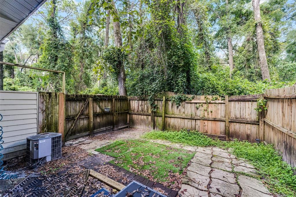 Под контрактом: $158,500 (2 спален, 1 ванн, 1160 Квадратных фут)