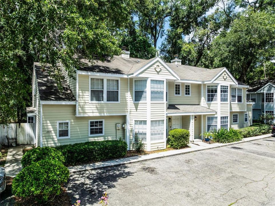 Под контрактом: $158,500 (2 спален, 1 ванн, 1160 Квадратных фут)