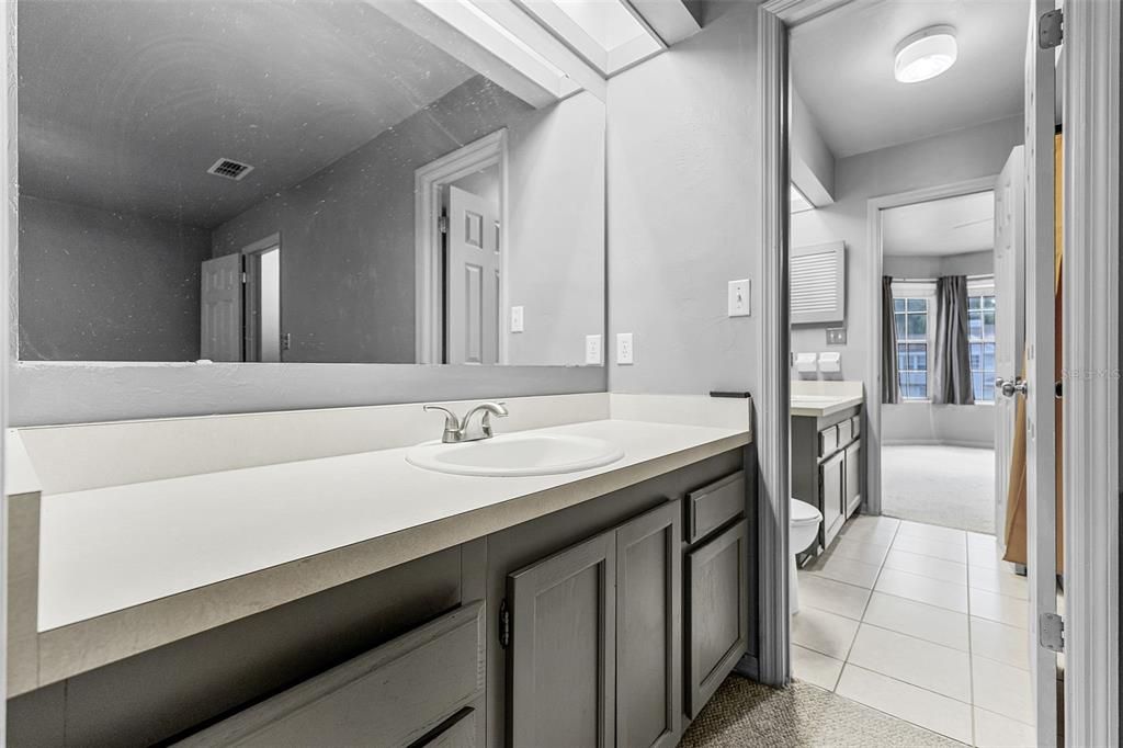 Под контрактом: $158,500 (2 спален, 1 ванн, 1160 Квадратных фут)