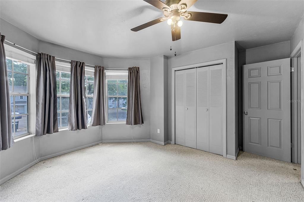 Под контрактом: $158,500 (2 спален, 1 ванн, 1160 Квадратных фут)