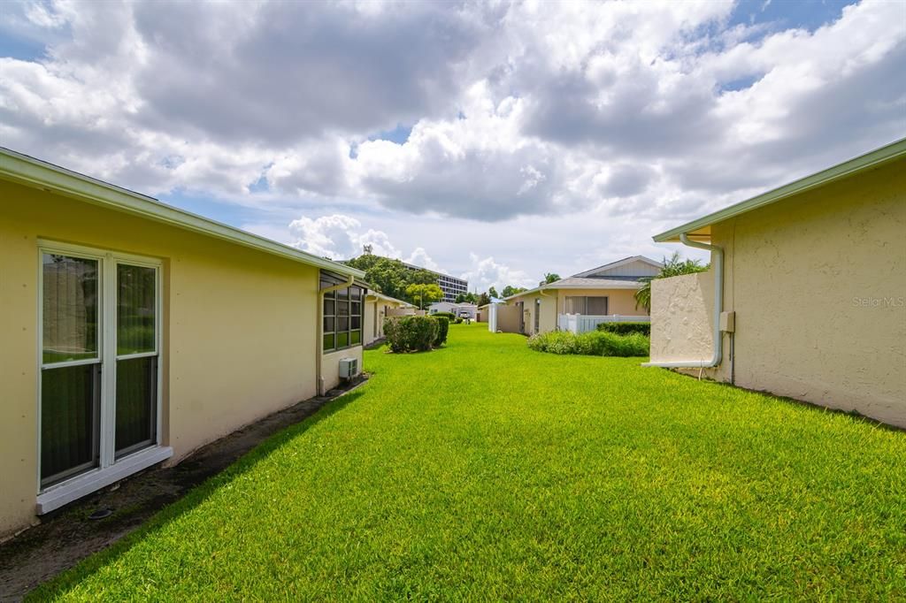 Active With Contract: $155,000 (1 beds, 1 baths, 814 Square Feet)