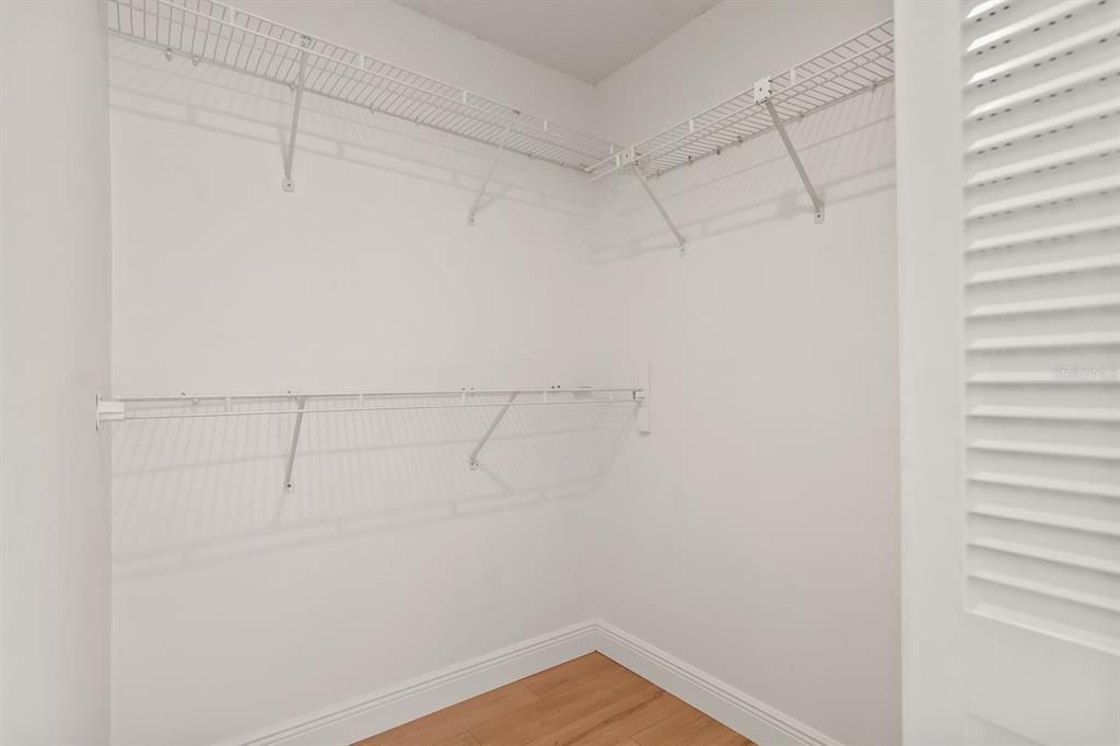 Active With Contract: $155,000 (1 beds, 1 baths, 814 Square Feet)