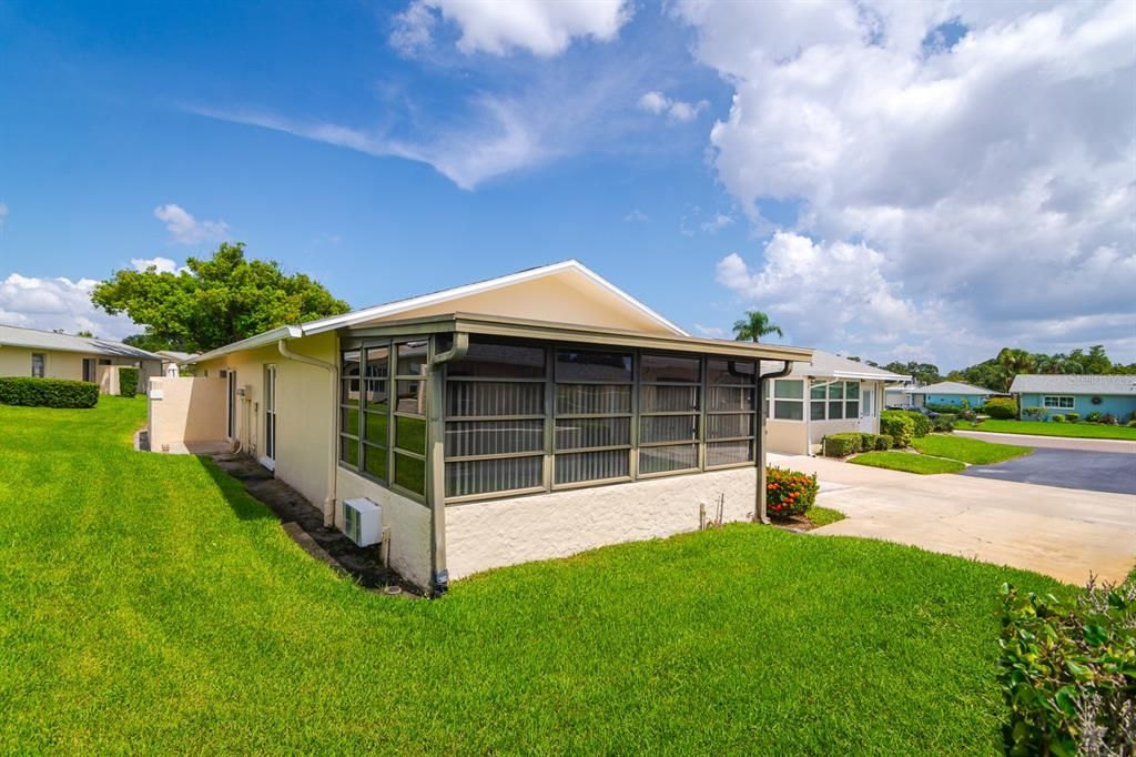 Active With Contract: $155,000 (1 beds, 1 baths, 814 Square Feet)