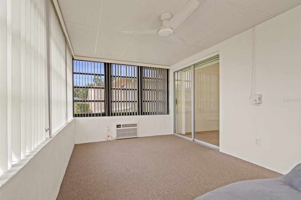 Active With Contract: $155,000 (1 beds, 1 baths, 814 Square Feet)
