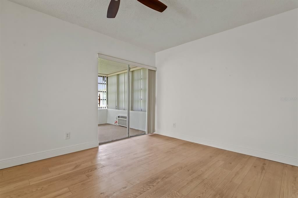 Active With Contract: $155,000 (1 beds, 1 baths, 814 Square Feet)