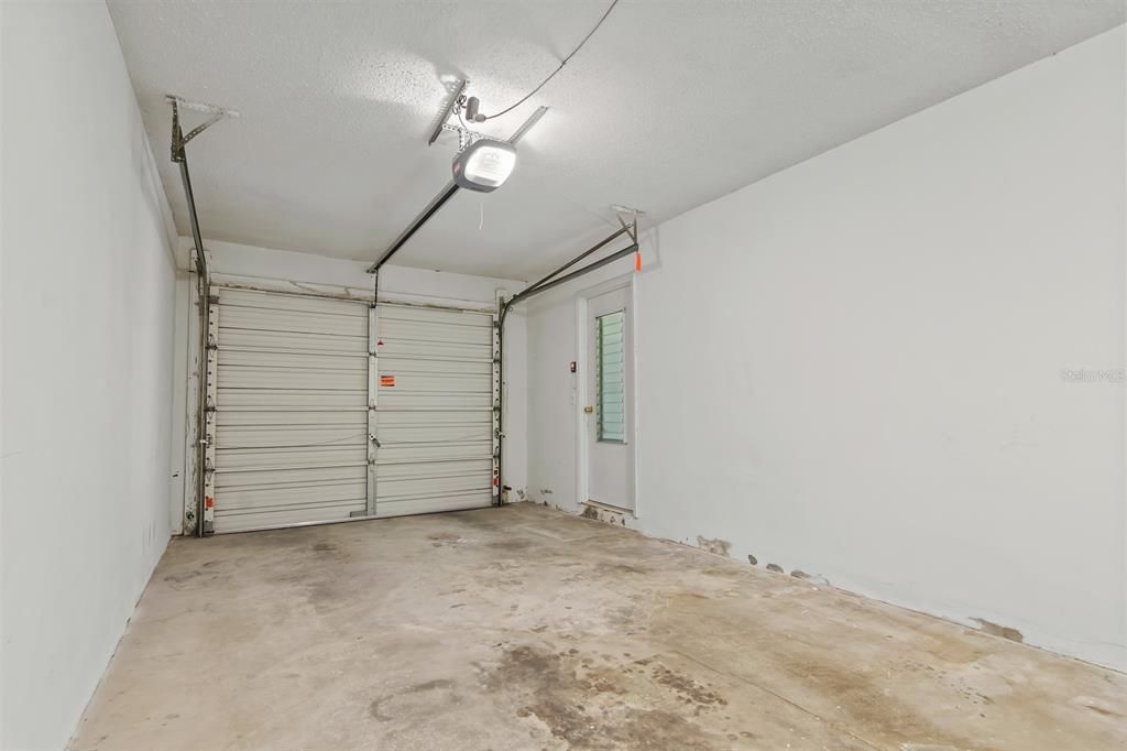 Active With Contract: $155,000 (1 beds, 1 baths, 814 Square Feet)