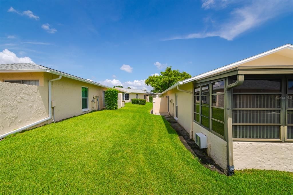 Active With Contract: $155,000 (1 beds, 1 baths, 814 Square Feet)