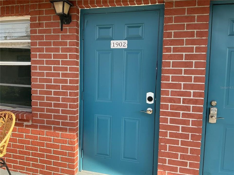 合同活跃: $89,900 (1 贝兹, 1 浴室, 593 平方英尺)