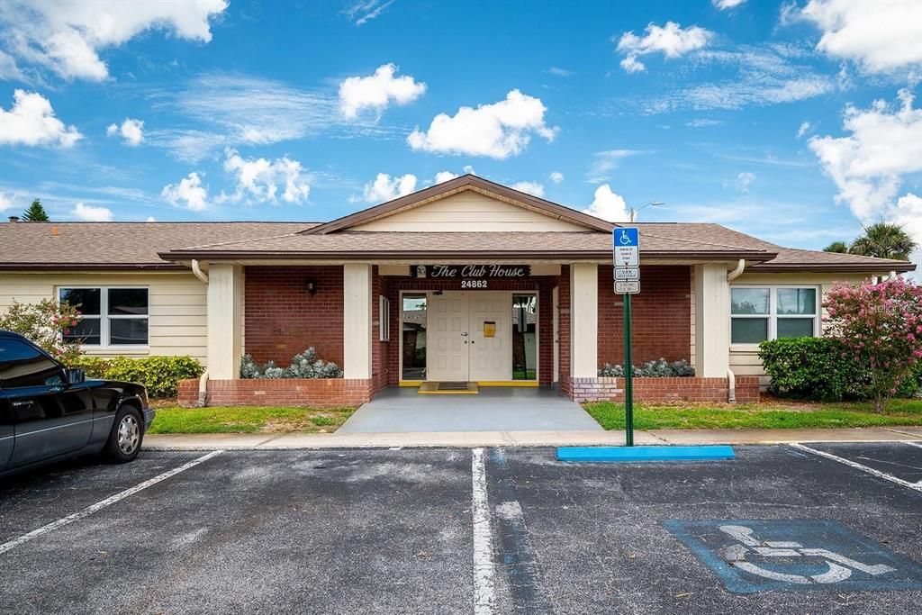 合同活跃: $89,900 (1 贝兹, 1 浴室, 593 平方英尺)