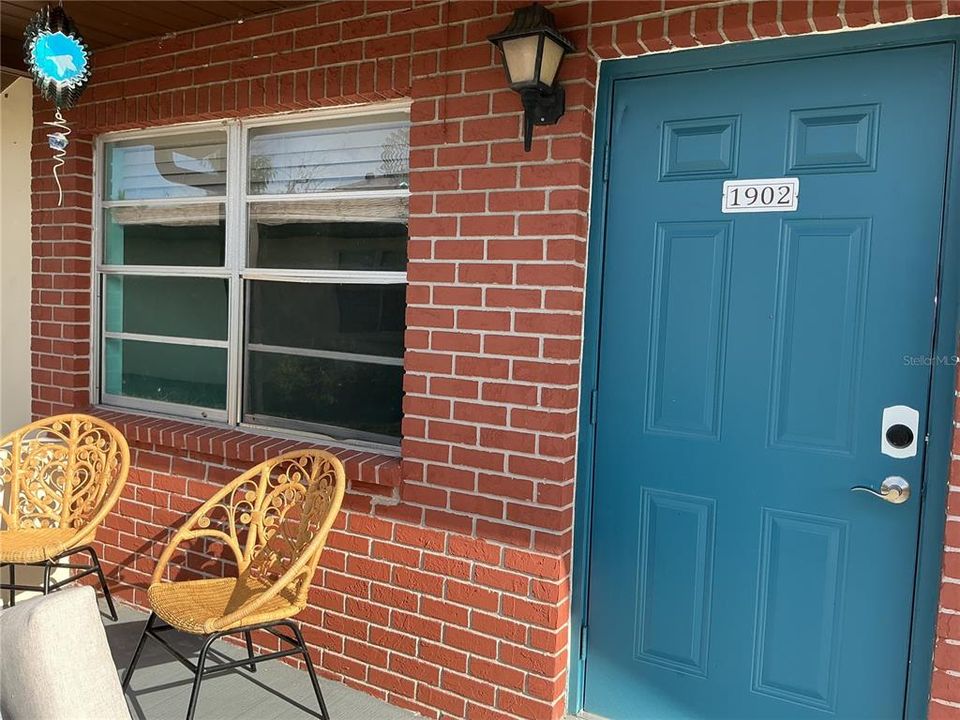 合同活跃: $89,900 (1 贝兹, 1 浴室, 593 平方英尺)