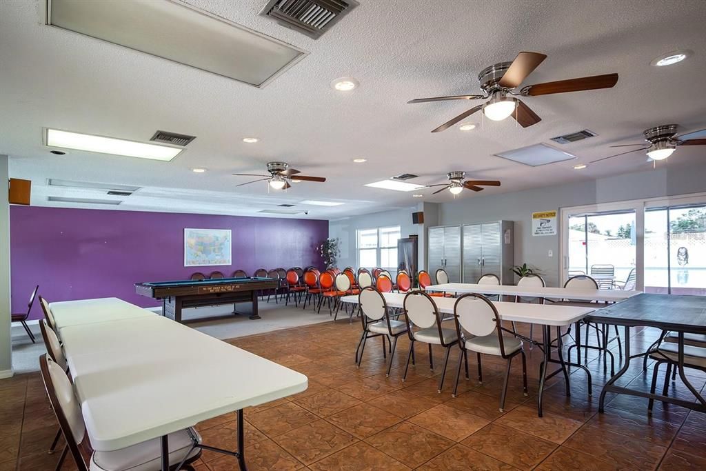 合同活跃: $89,900 (1 贝兹, 1 浴室, 593 平方英尺)