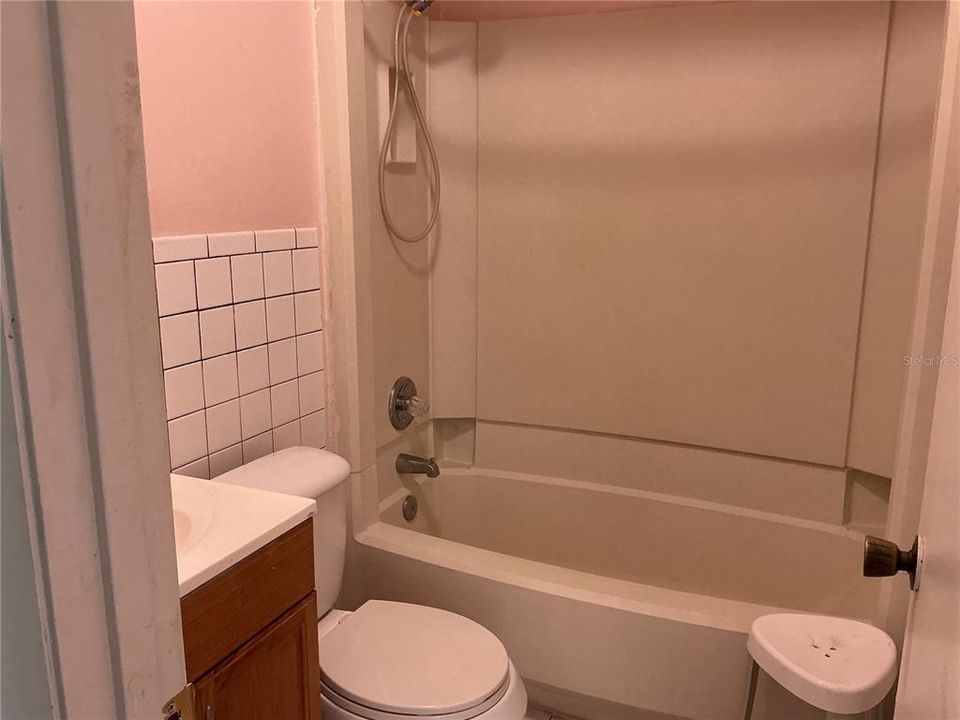 合同活跃: $89,900 (1 贝兹, 1 浴室, 593 平方英尺)