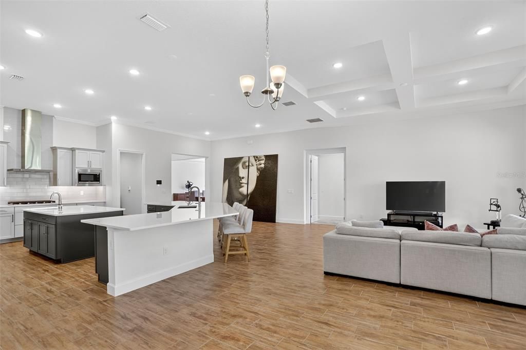 合同活跃: $999,999 (4 贝兹, 3 浴室, 3248 平方英尺)