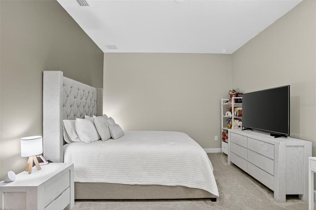 合同活跃: $999,999 (4 贝兹, 3 浴室, 3248 平方英尺)