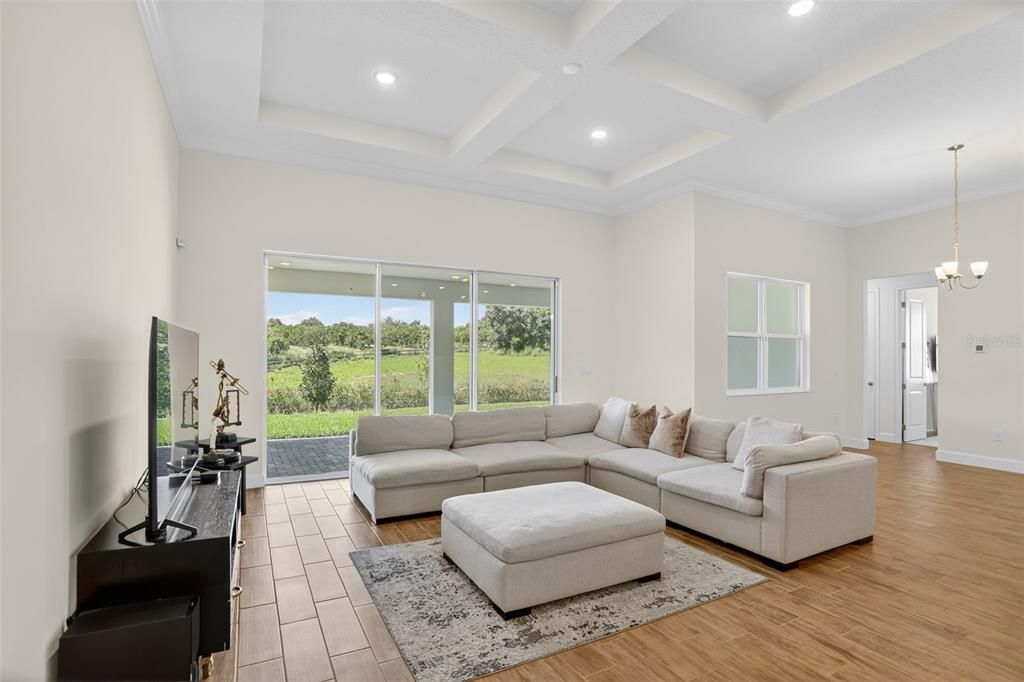 合同活跃: $999,999 (4 贝兹, 3 浴室, 3248 平方英尺)